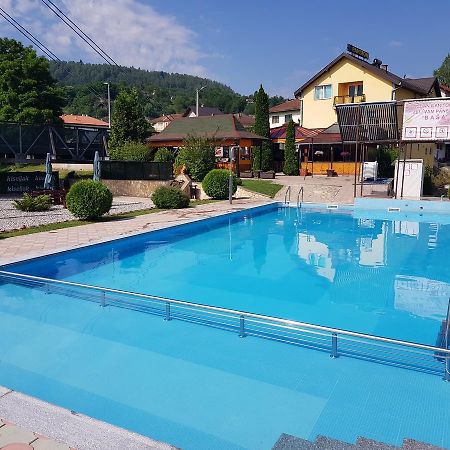 Pansion Basa Hotel Ustikolina Kültér fotó