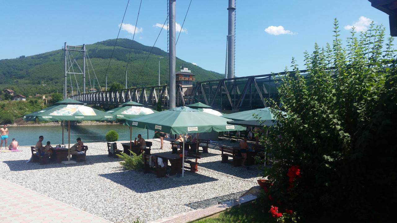 Pansion Basa Hotel Ustikolina Kültér fotó