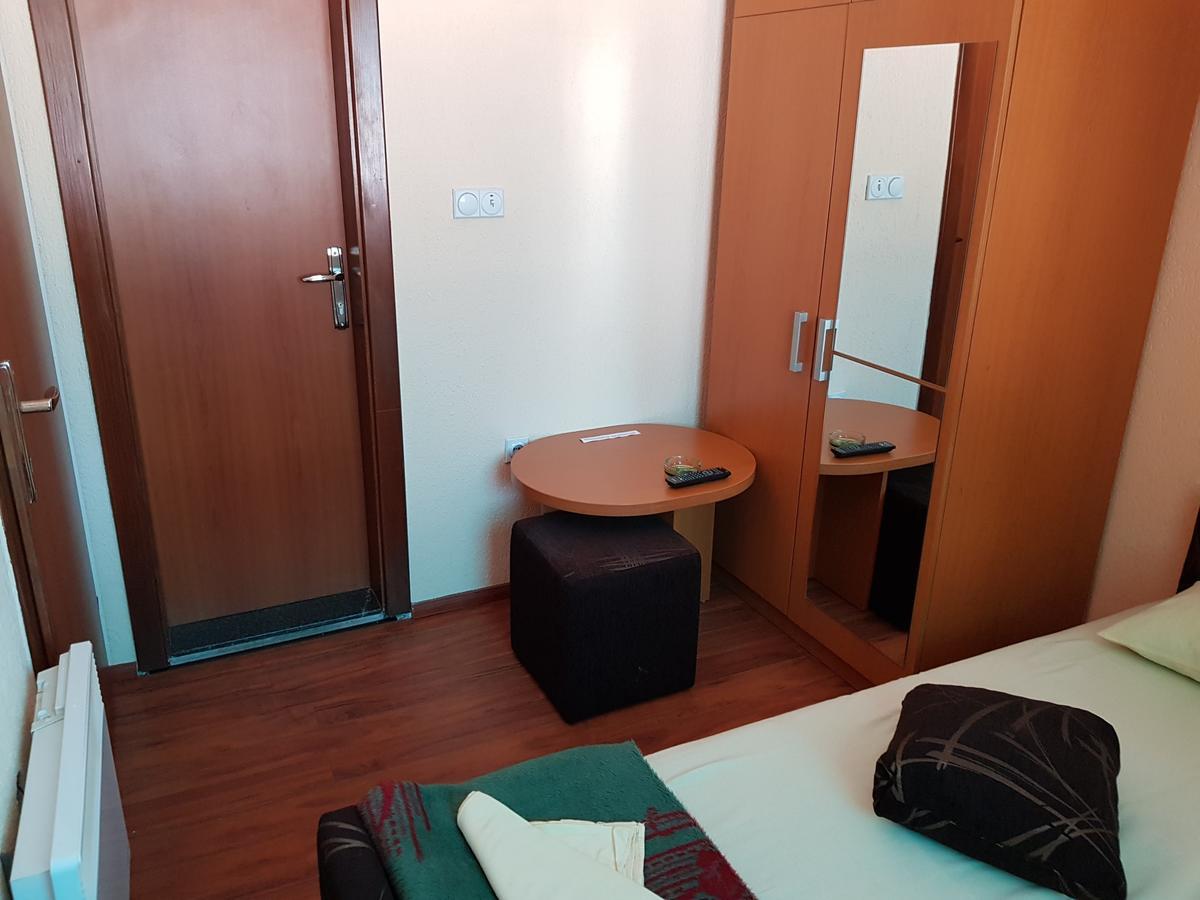 Pansion Basa Hotel Ustikolina Kültér fotó