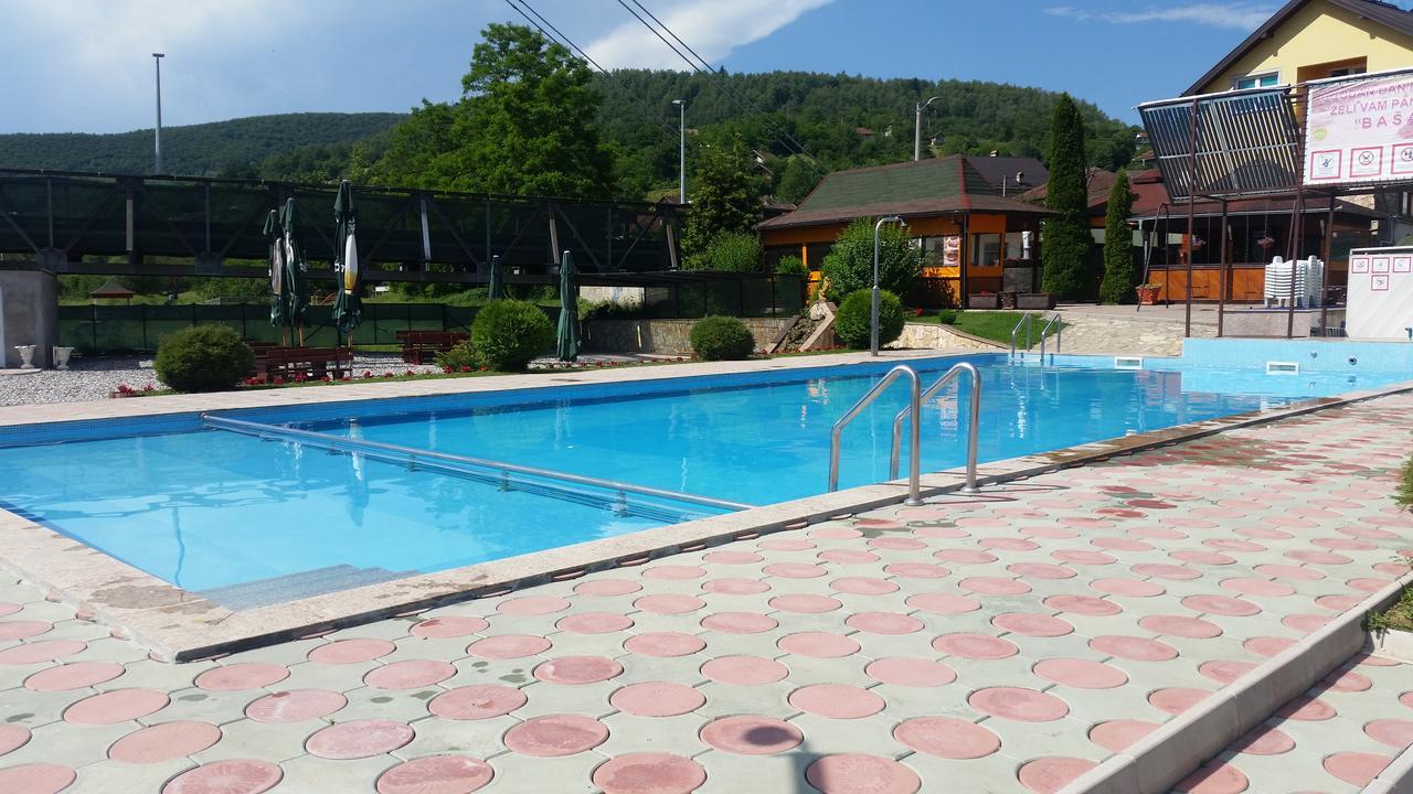 Pansion Basa Hotel Ustikolina Kültér fotó