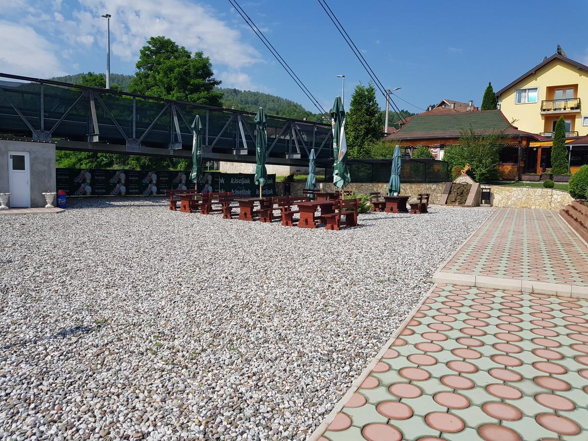 Pansion Basa Hotel Ustikolina Kültér fotó