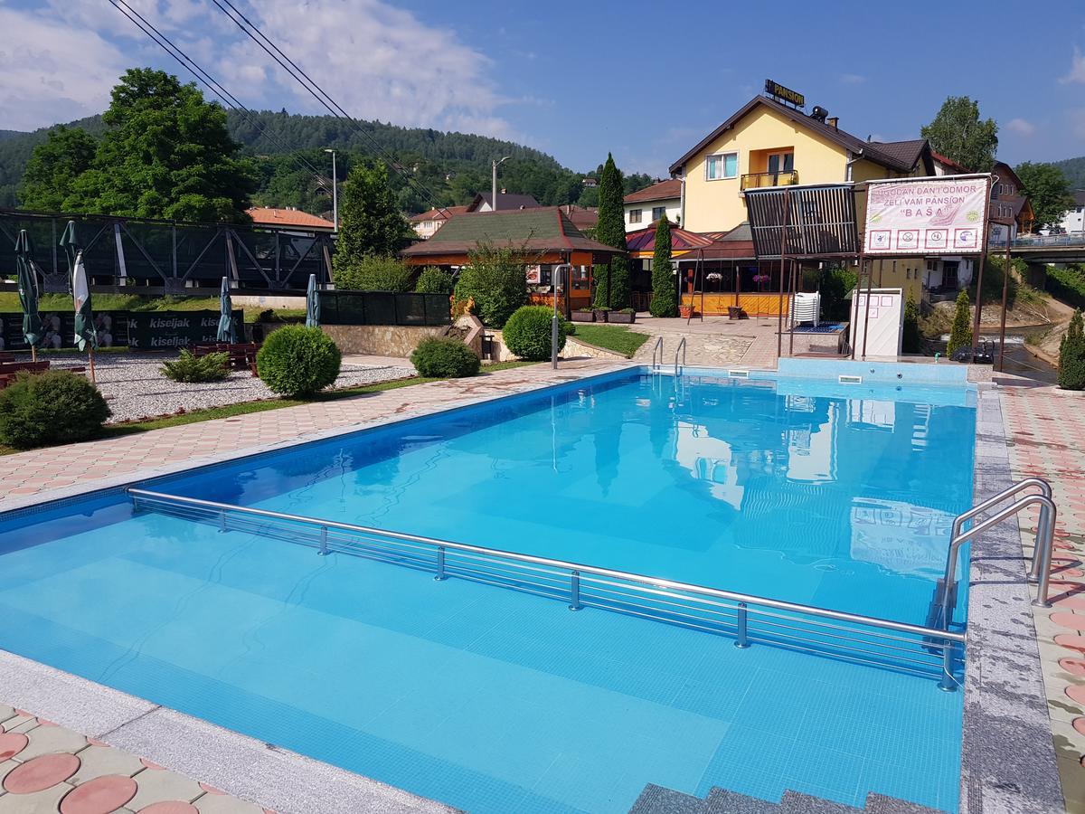 Pansion Basa Hotel Ustikolina Kültér fotó
