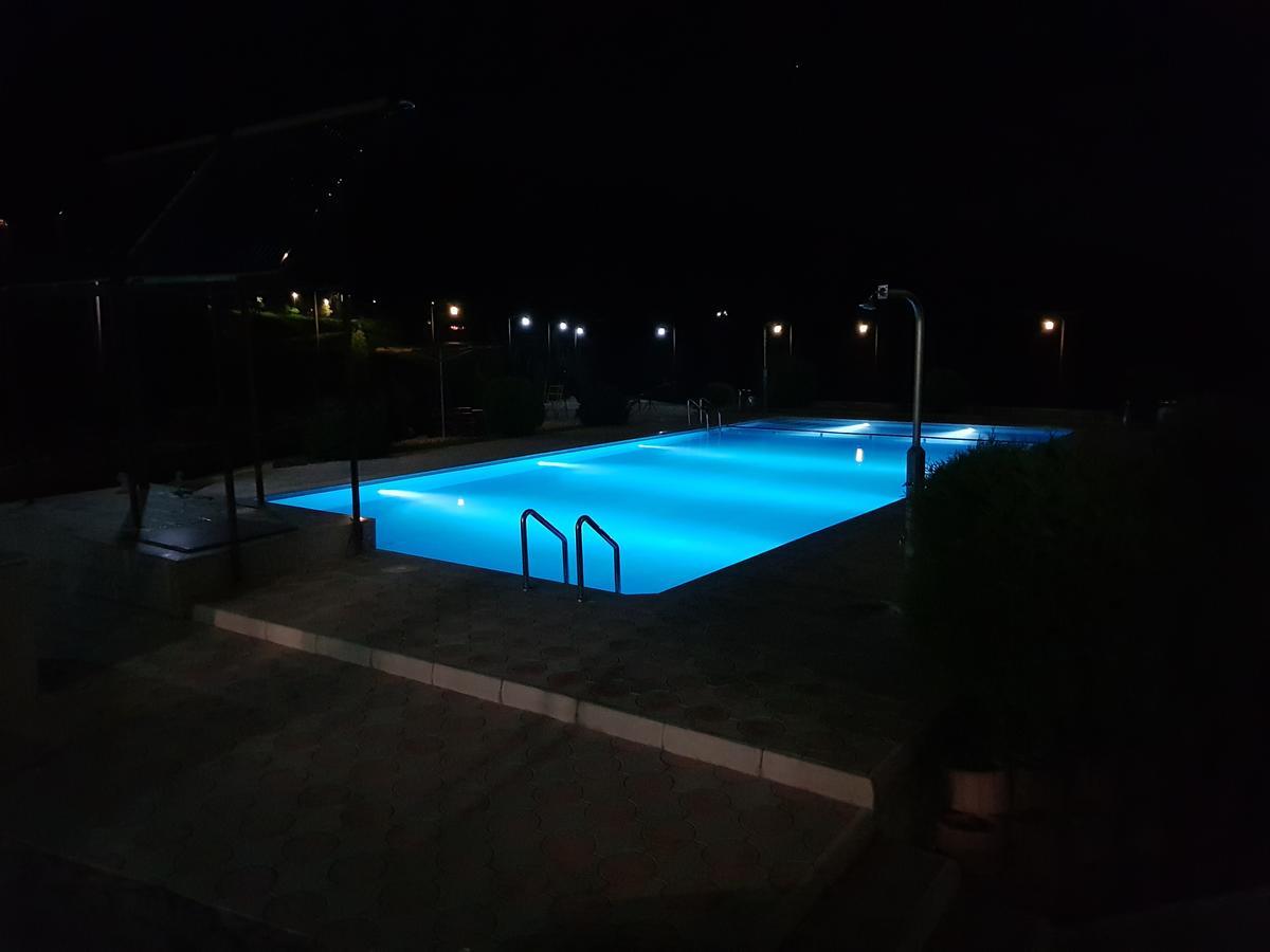 Pansion Basa Hotel Ustikolina Kültér fotó