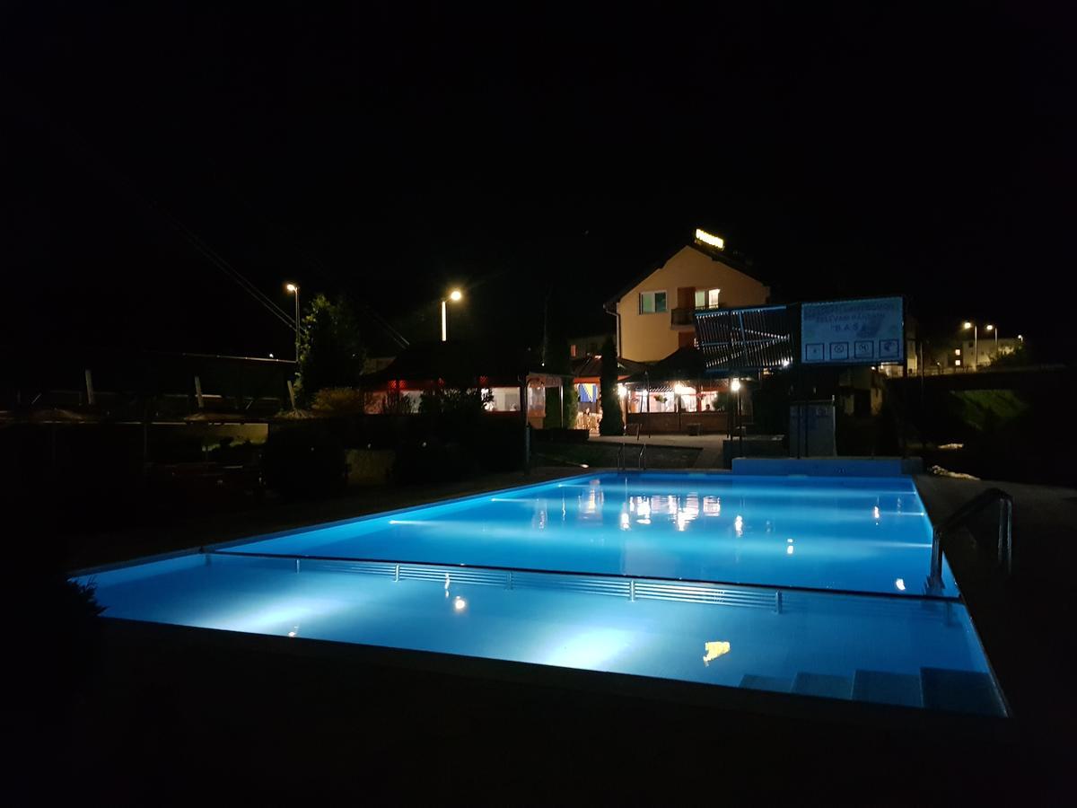 Pansion Basa Hotel Ustikolina Kültér fotó
